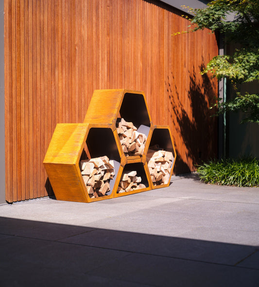 Holzlager aus Cortenstahl: Ästhetik und Funktion für Ihren Garten