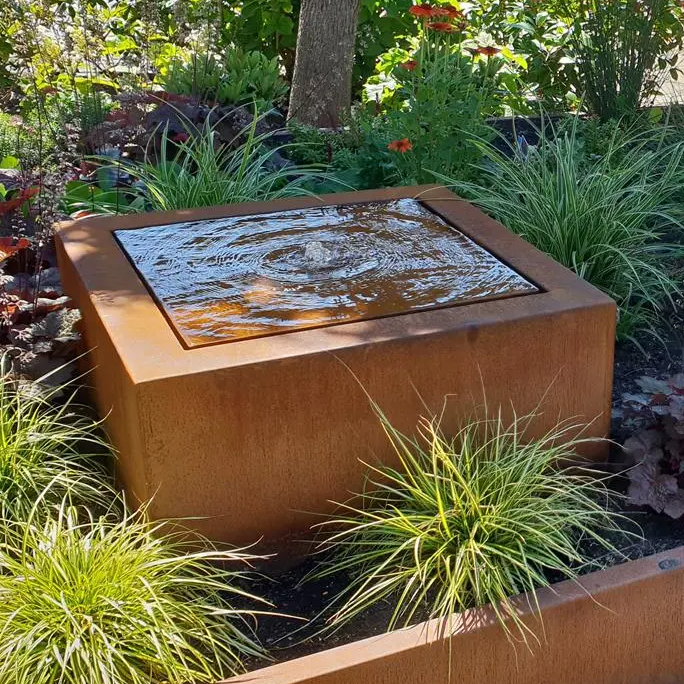 Wassertisch Quadrix aus Cortenstahl