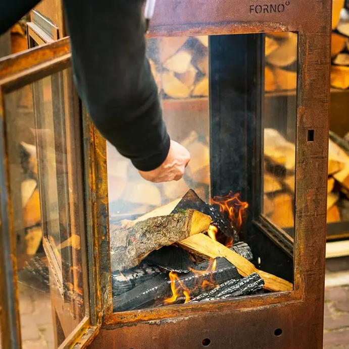 Kamin FORNO DIGNA aus CorTen