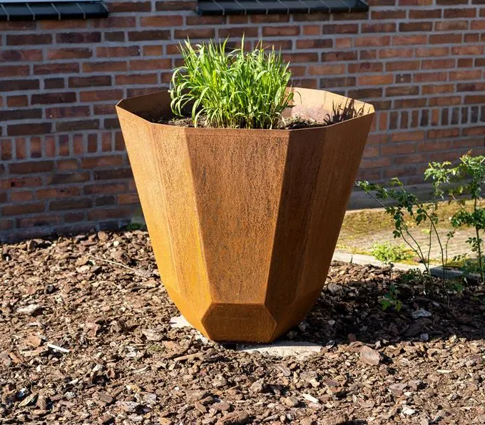 Pflanzenkübel Facet aus CorTen